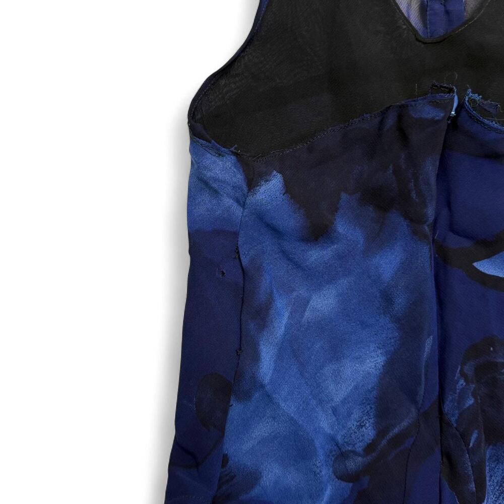 blue abstract swirl halter top with button detail size XS - Picture 6 of 7